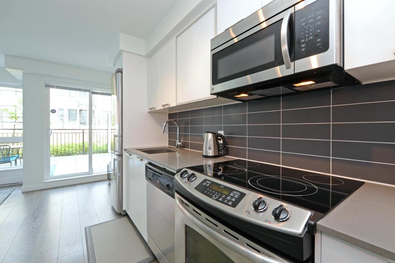 Gorgeous Old Town Condo With Patio And Parking! Victoria Extérieur photo